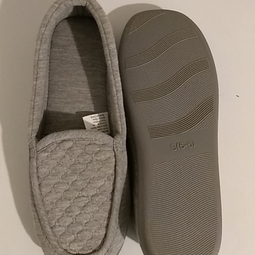 Ladies slippers NWOT